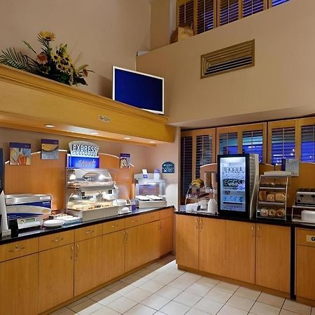 Holiday Inn Express Toronto East - Scarborough By Ihg Zewnętrze zdjęcie