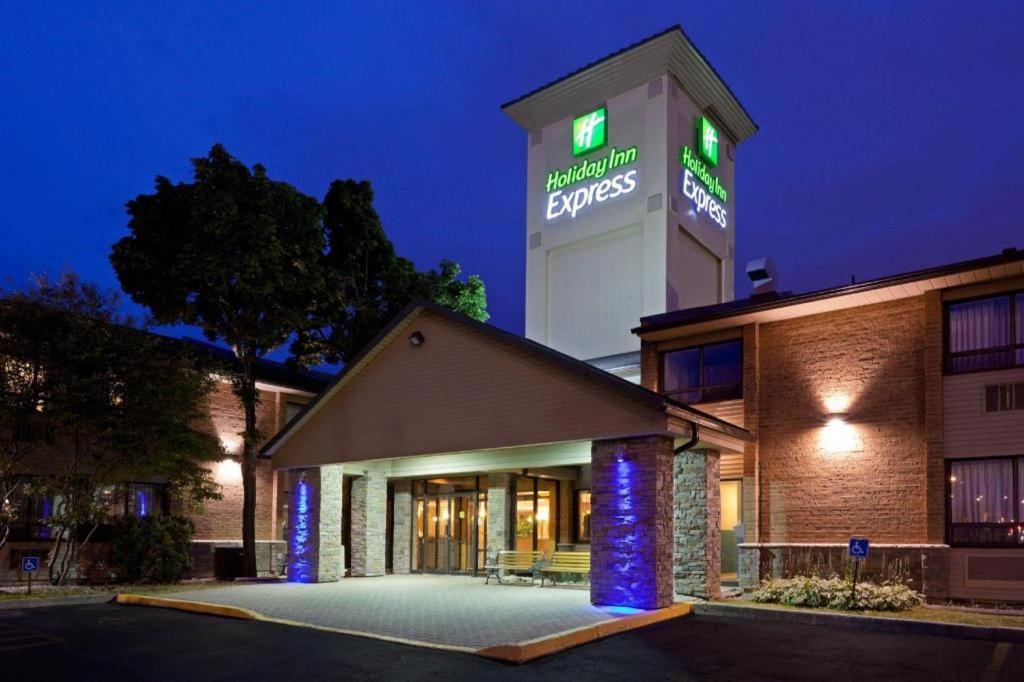 Holiday Inn Express Toronto East - Scarborough By Ihg Zewnętrze zdjęcie