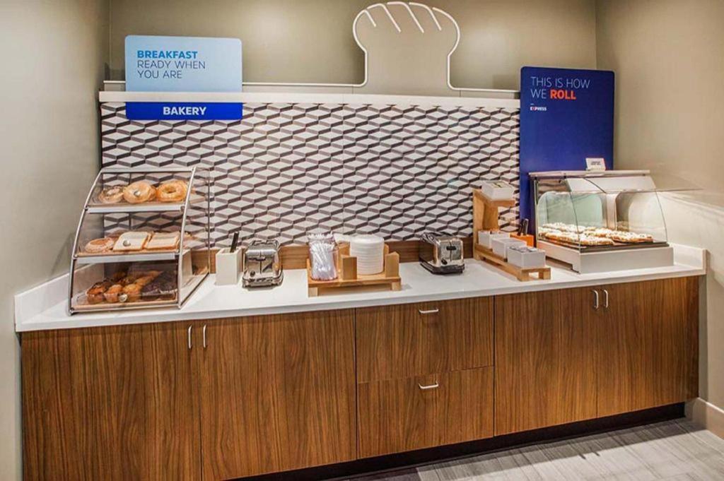 Holiday Inn Express Toronto East - Scarborough By Ihg Zewnętrze zdjęcie
