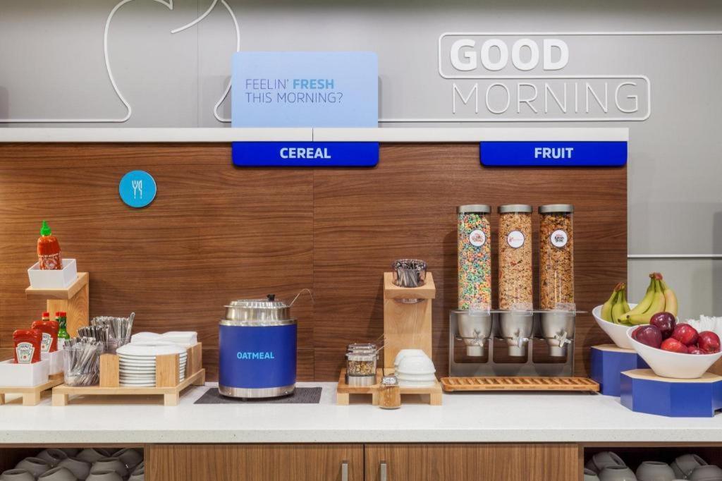 Holiday Inn Express Toronto East - Scarborough By Ihg Zewnętrze zdjęcie
