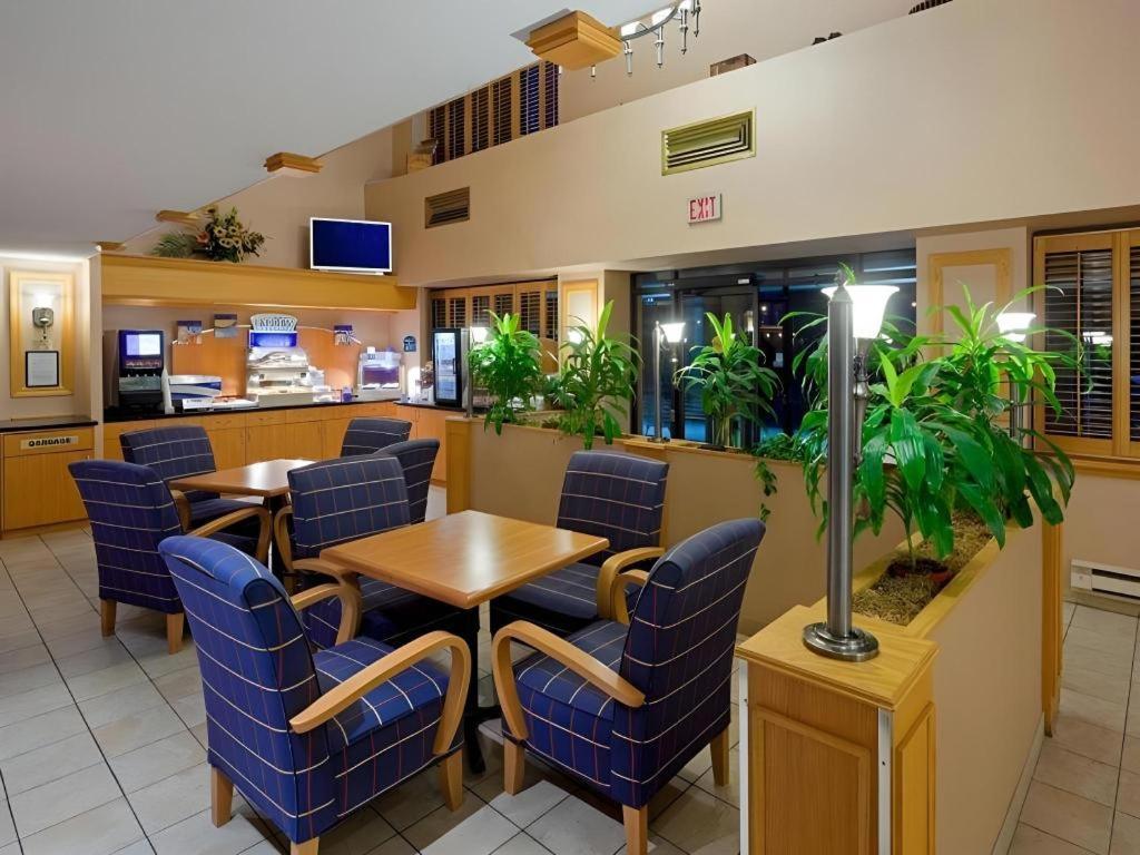 Holiday Inn Express Toronto East - Scarborough By Ihg Zewnętrze zdjęcie