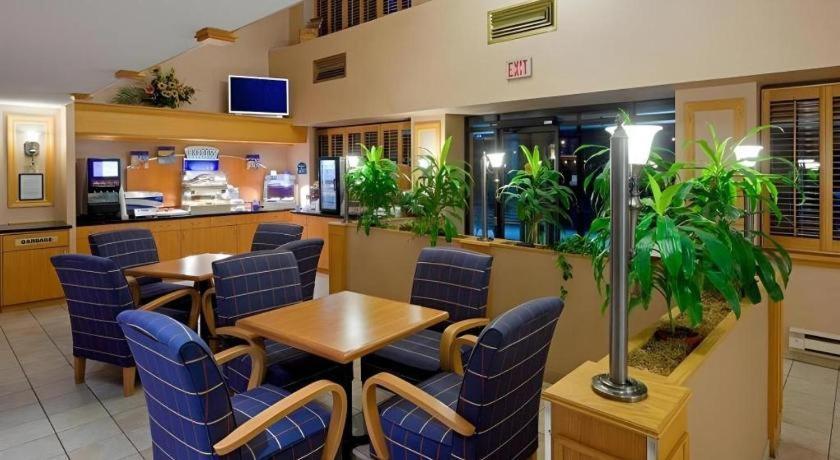 Holiday Inn Express Toronto East - Scarborough By Ihg Zewnętrze zdjęcie