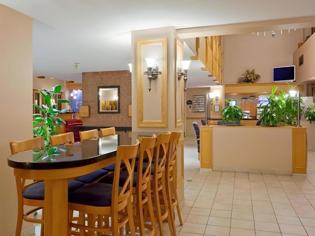 Holiday Inn Express Toronto East - Scarborough By Ihg Zewnętrze zdjęcie